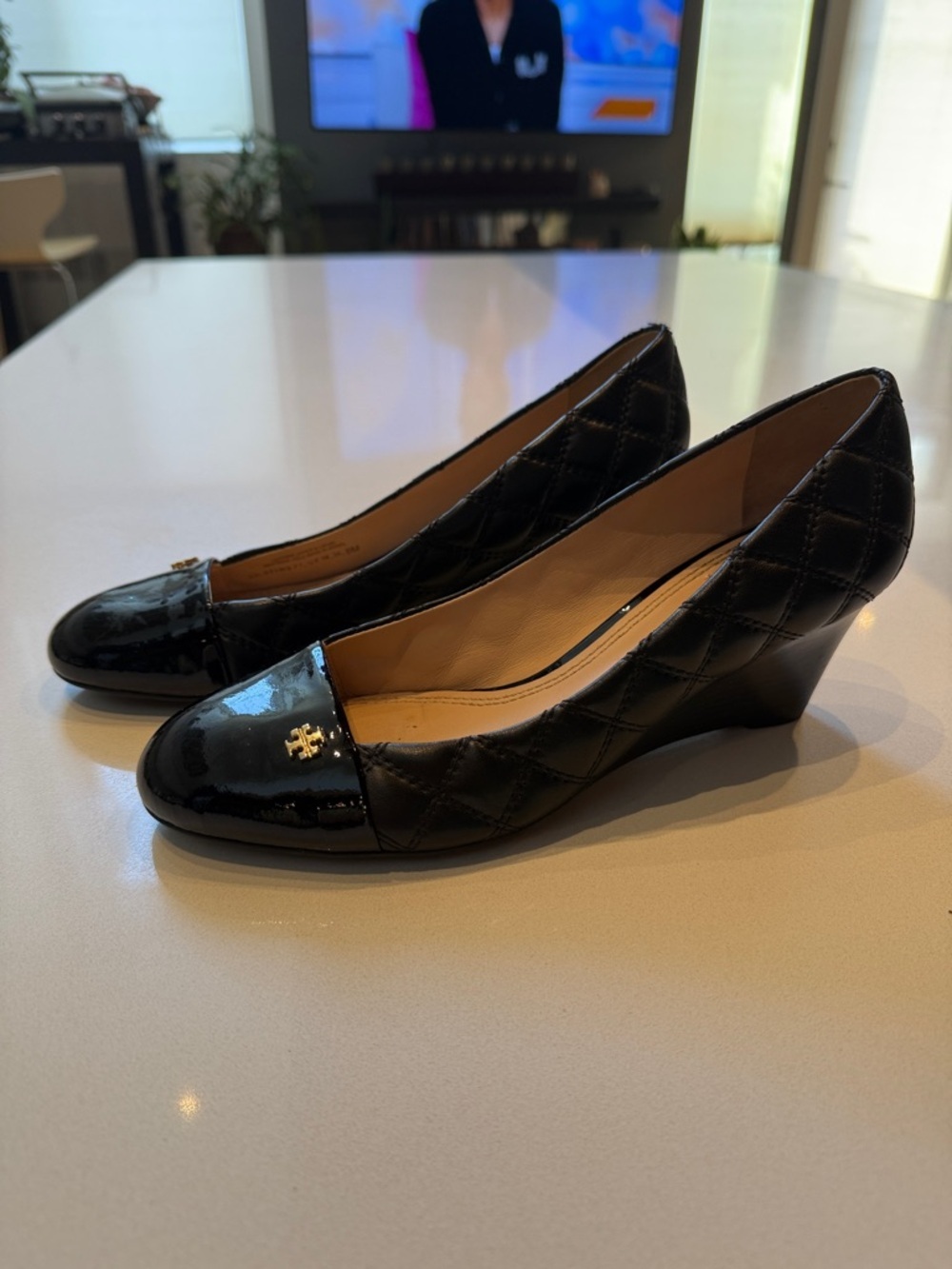 Tory Burch Black Quilted Leather Wedge Pumps with Gold Logo - Picture 4 of 11